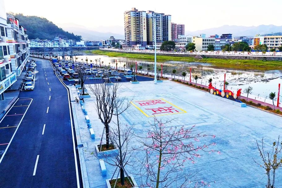 連平縣隆街鎮(zhèn)典型鎮(zhèn)建設(shè)項目順利通過竣工驗收